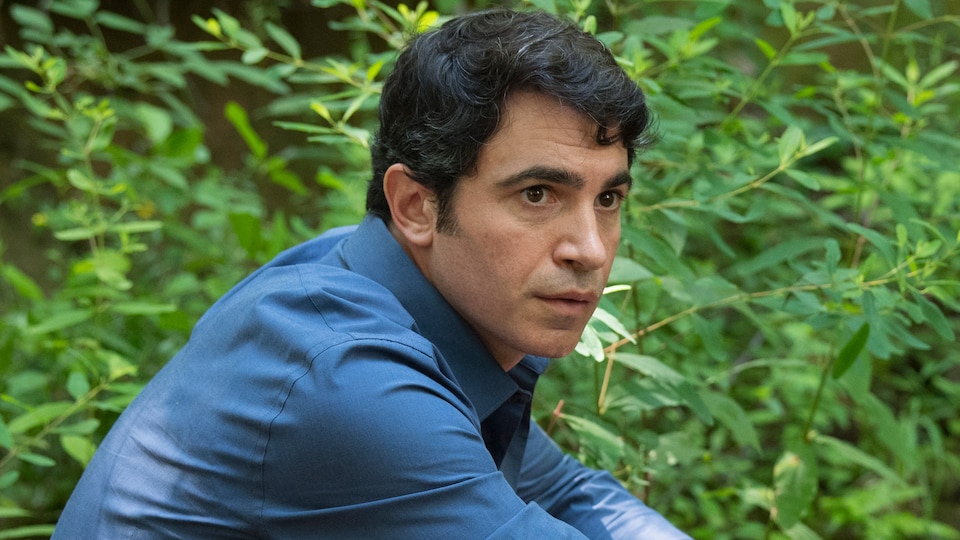 Detective Richard Willis played by Chris Messina on Sharp Objects Official site for the HBO
