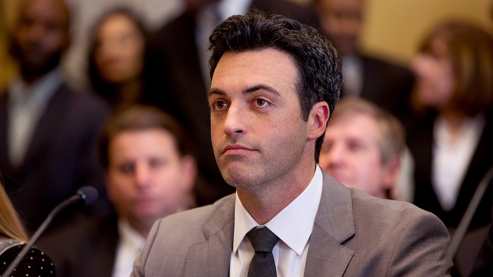Dan Egan played by Reid Scott on Veep Official site for the HBO